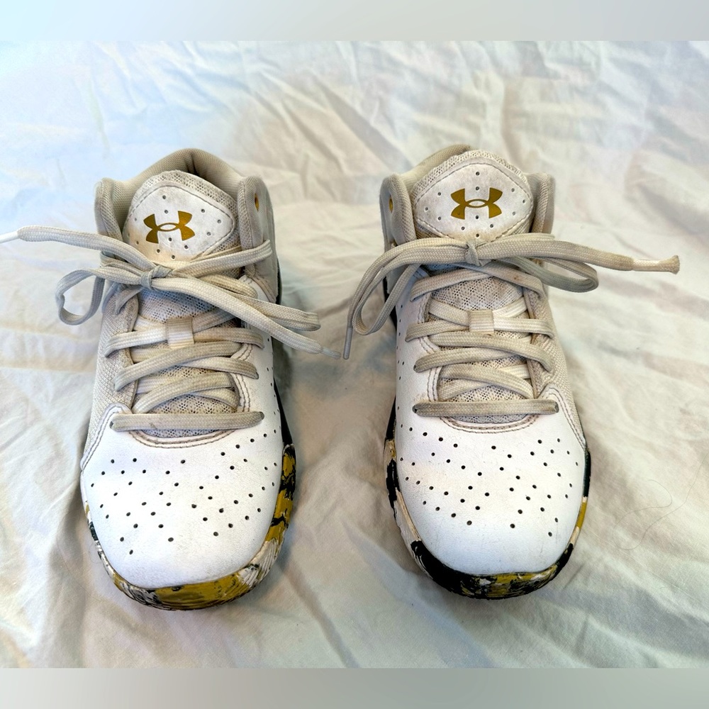 Under Armour Kids basketball shoes Jet’21